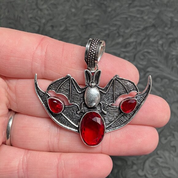 Vampire Bat Red Garnet Pendant Gemstone Crystal Halloween Jewelry - Picture 5 of 6